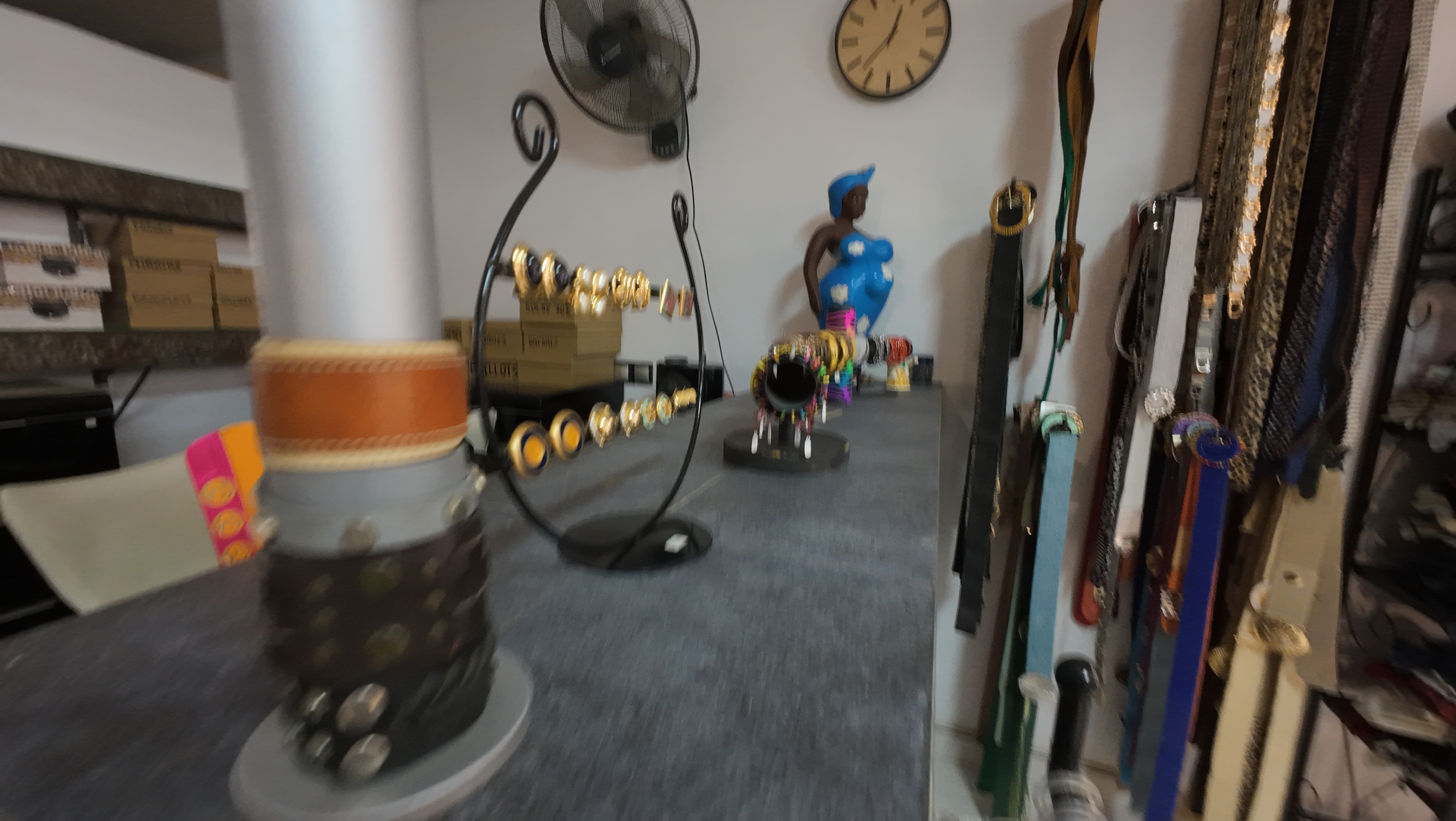 Boutique de prêt-à-porter et accessoires mode, à Saly.