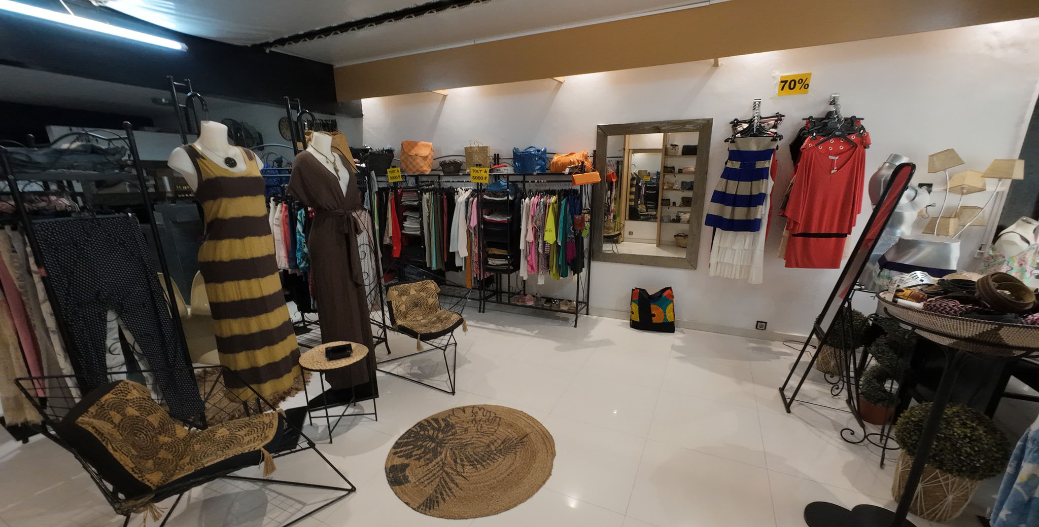 Boutique de prêt-à-porter et accessoires mode, à Saly.