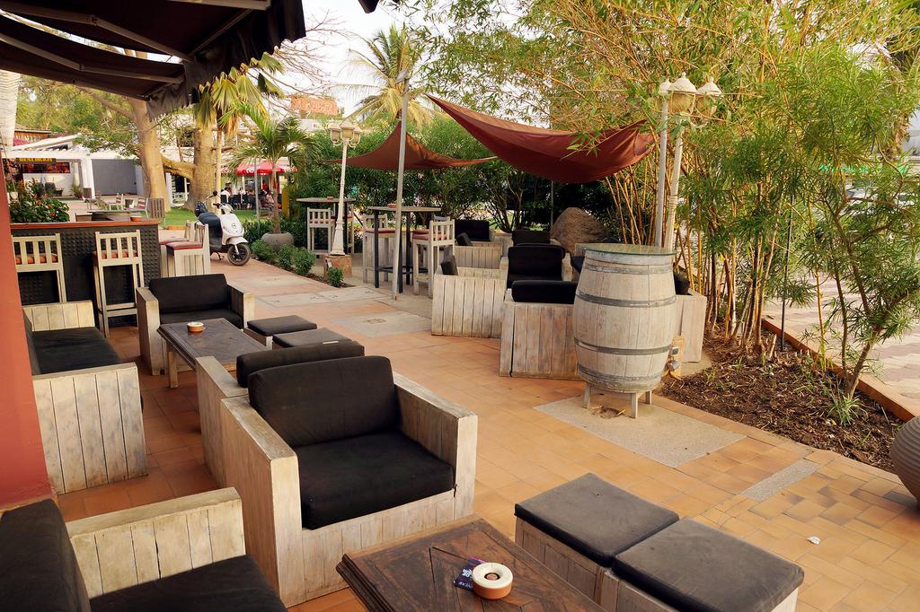 La terrasse de la cave à vins