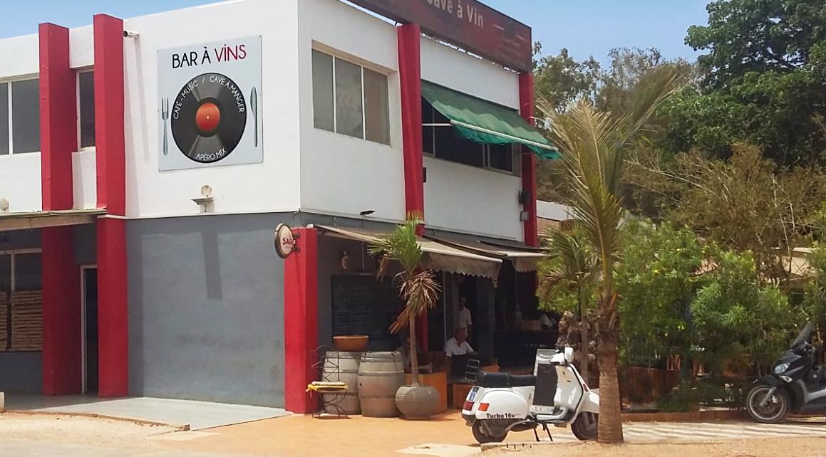 La Cave et bar à Vins, Saly, Sénégal.